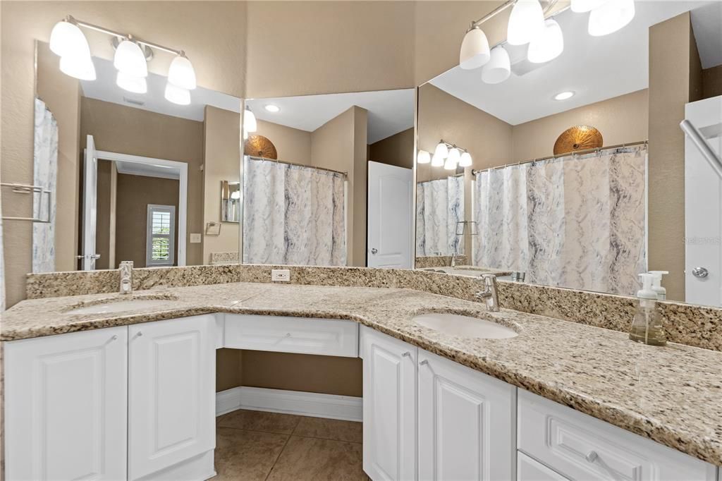For Sale: $232,500 (2 beds, 2 baths, 1309 Square Feet)
