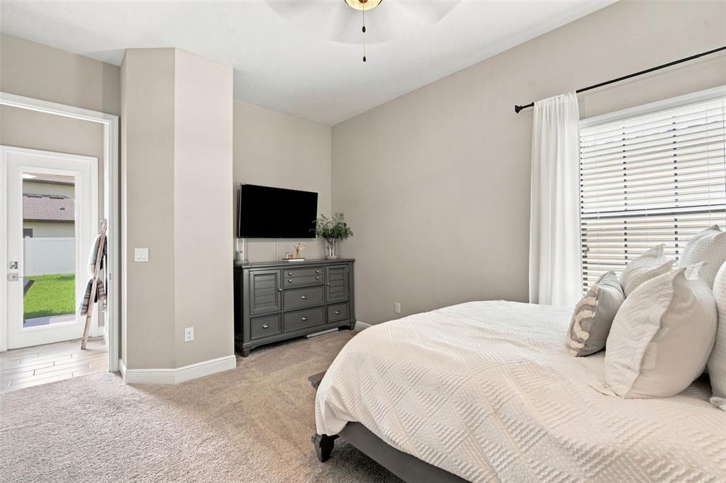 For Sale: $775,000 (5 beds, 4 baths, 3567 Square Feet)