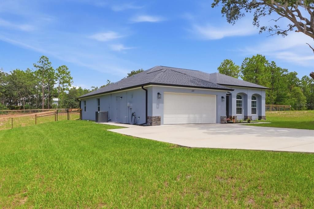 For Sale: $449,000 (3 beds, 2 baths, 1829 Square Feet)