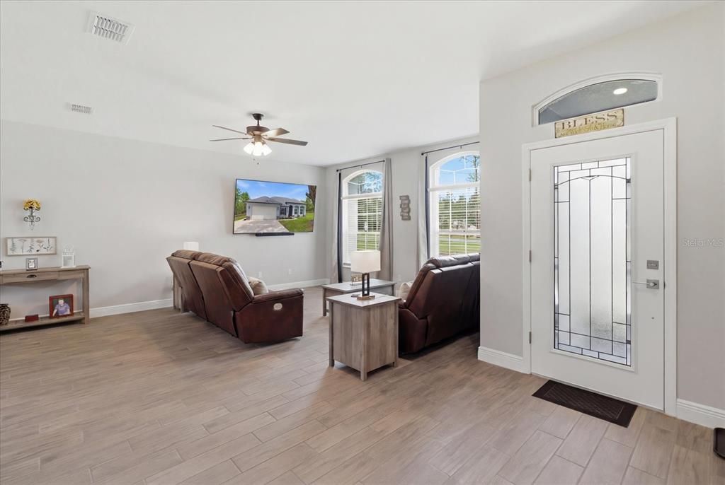 For Sale: $449,000 (3 beds, 2 baths, 1829 Square Feet)