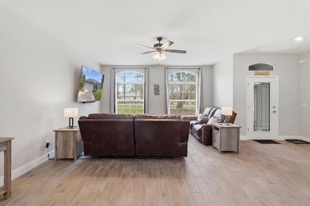 For Sale: $449,000 (3 beds, 2 baths, 1829 Square Feet)