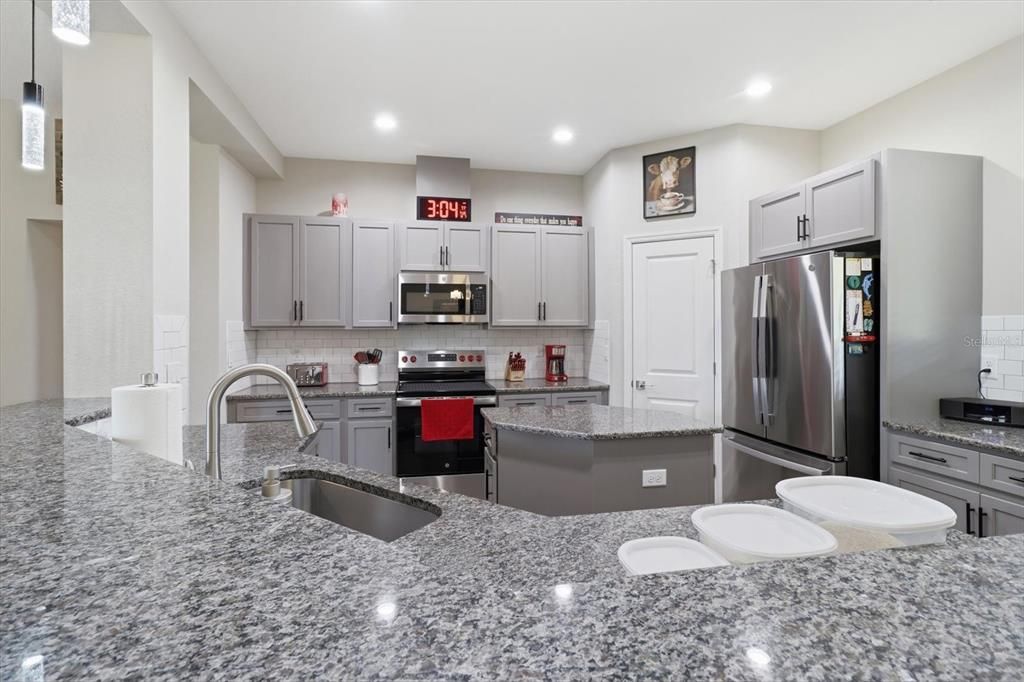 For Sale: $449,000 (3 beds, 2 baths, 1829 Square Feet)