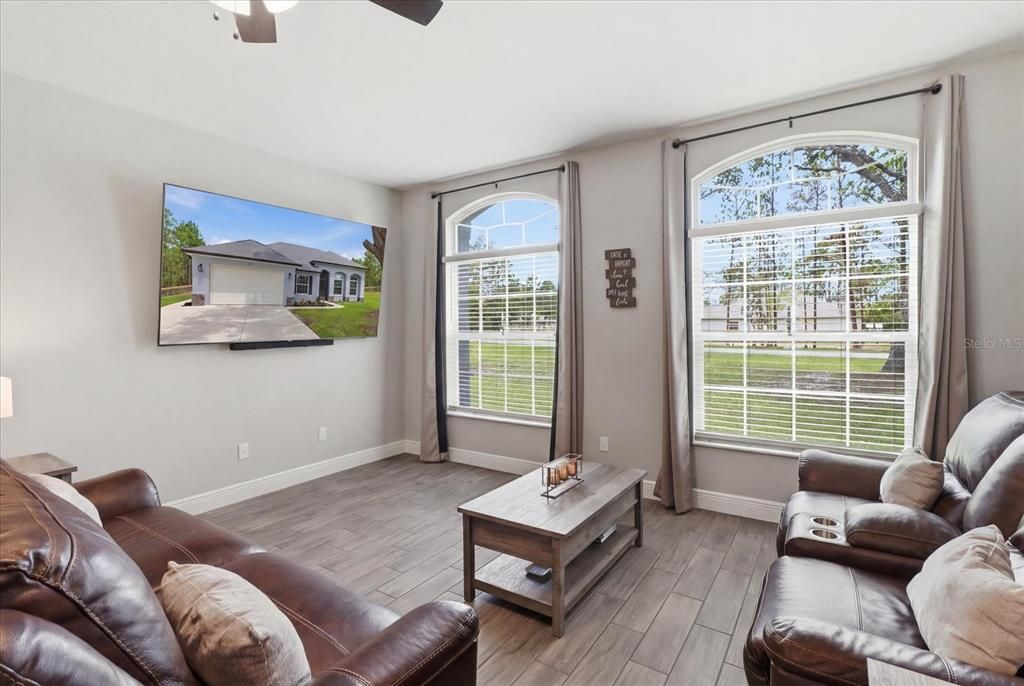 For Sale: $449,000 (3 beds, 2 baths, 1829 Square Feet)