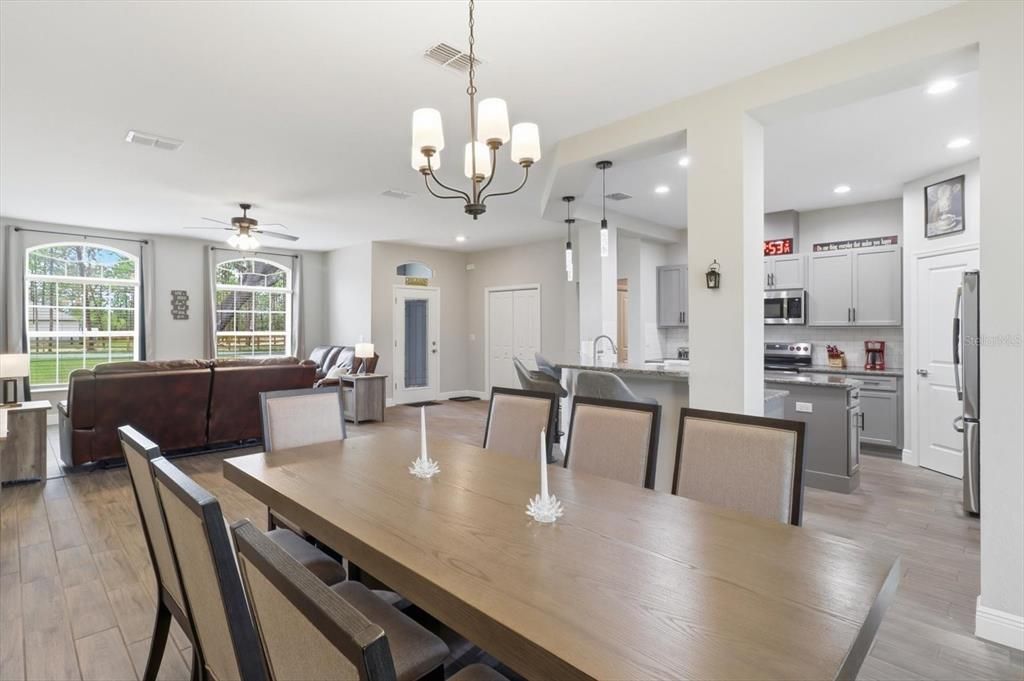 For Sale: $449,000 (3 beds, 2 baths, 1829 Square Feet)