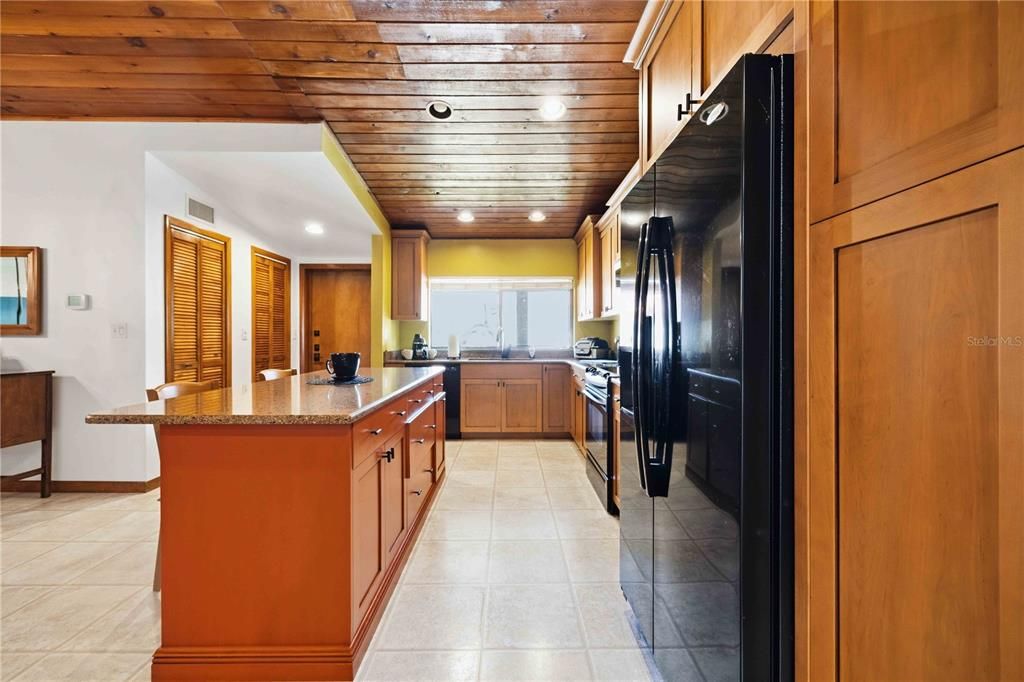 For Sale: $169,000 (2 beds, 2 baths, 1280 Square Feet)