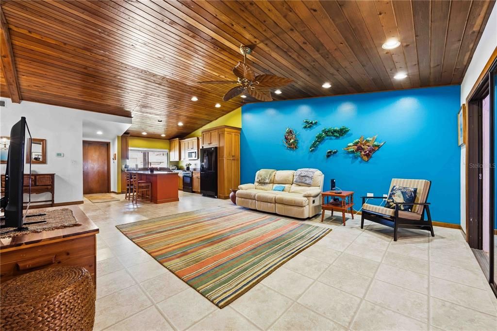 For Sale: $169,000 (2 beds, 2 baths, 1280 Square Feet)