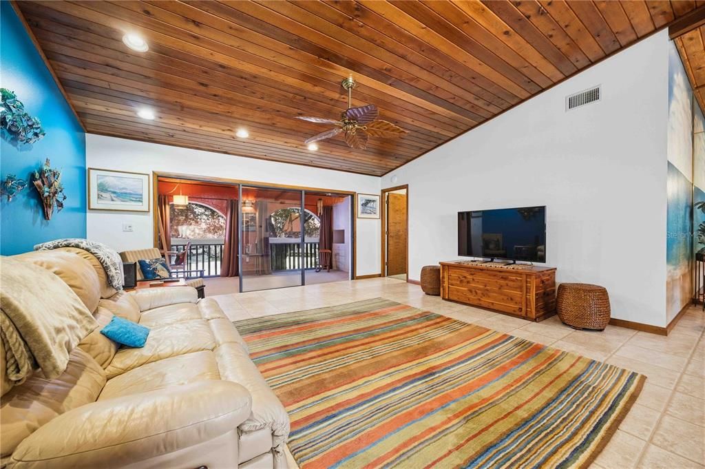 For Sale: $169,000 (2 beds, 2 baths, 1280 Square Feet)