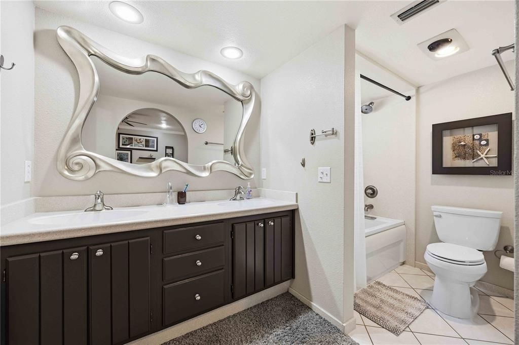 For Sale: $169,000 (2 beds, 2 baths, 1280 Square Feet)