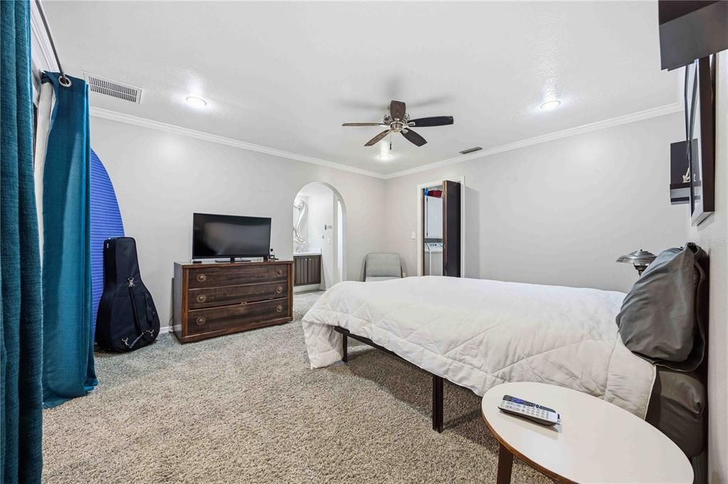 For Sale: $169,000 (2 beds, 2 baths, 1280 Square Feet)