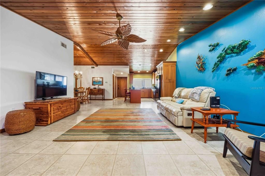 For Sale: $169,000 (2 beds, 2 baths, 1280 Square Feet)