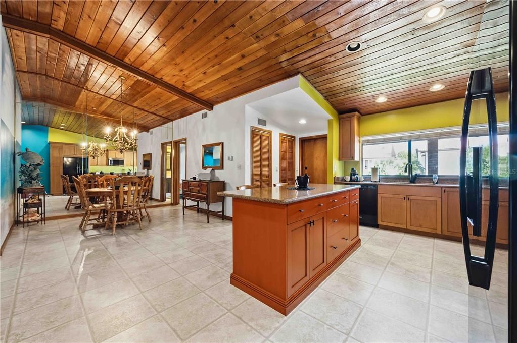 For Sale: $169,000 (2 beds, 2 baths, 1280 Square Feet)