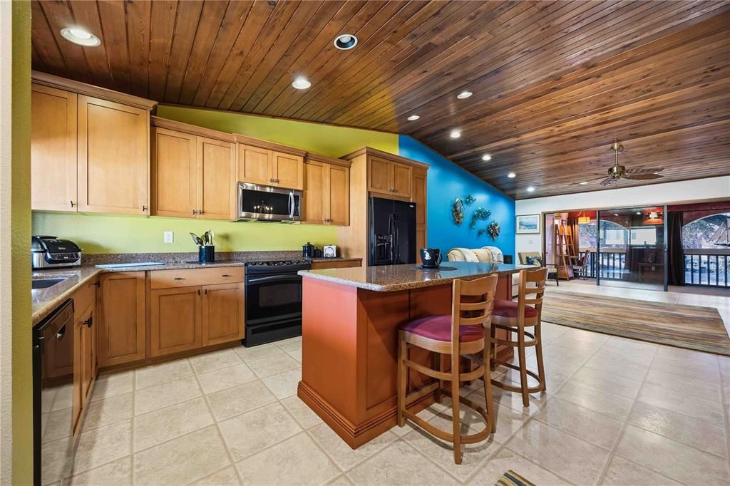 For Sale: $169,000 (2 beds, 2 baths, 1280 Square Feet)