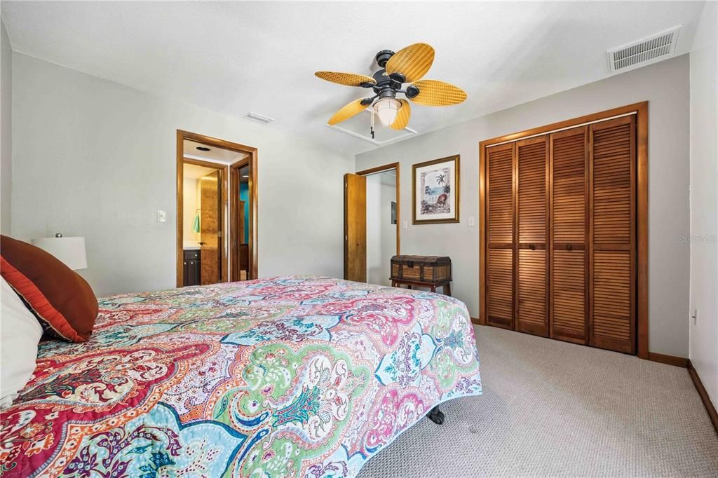 For Sale: $169,000 (2 beds, 2 baths, 1280 Square Feet)