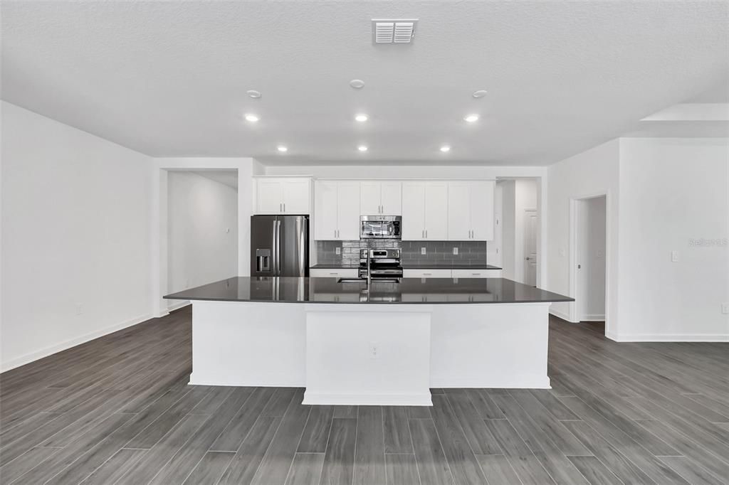 For Rent: $3,100 (4 beds, 3 baths, 2911 Square Feet)