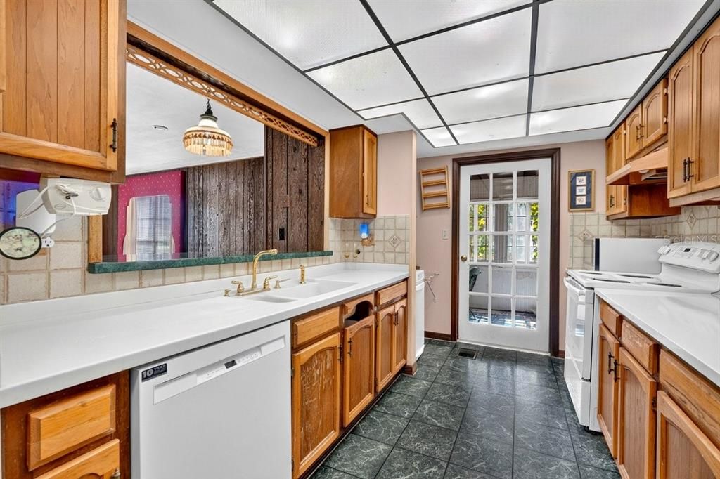 For Sale: $1,600,000 (2 beds, 2 baths, 2304 Square Feet)