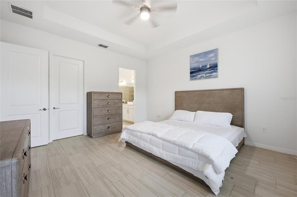В аренду: $12,000 (4 спален, 2 ванн, 2245 Квадратных фут)