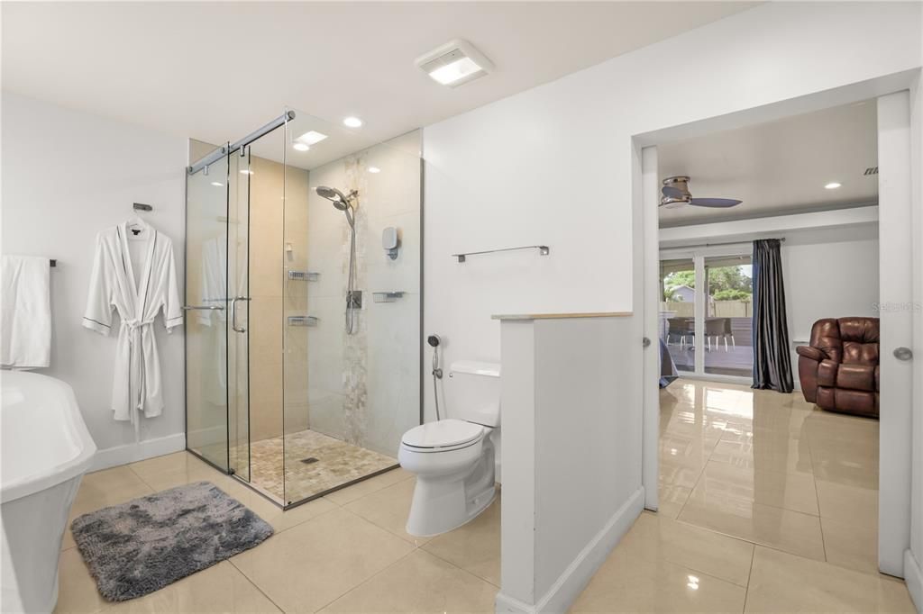 Activo con contrato: $430,000 (3 camas, 3 baños, 2021 Pies cuadrados)
