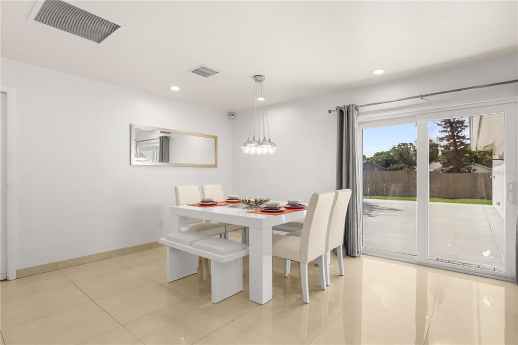 Activo con contrato: $430,000 (3 camas, 3 baños, 2021 Pies cuadrados)