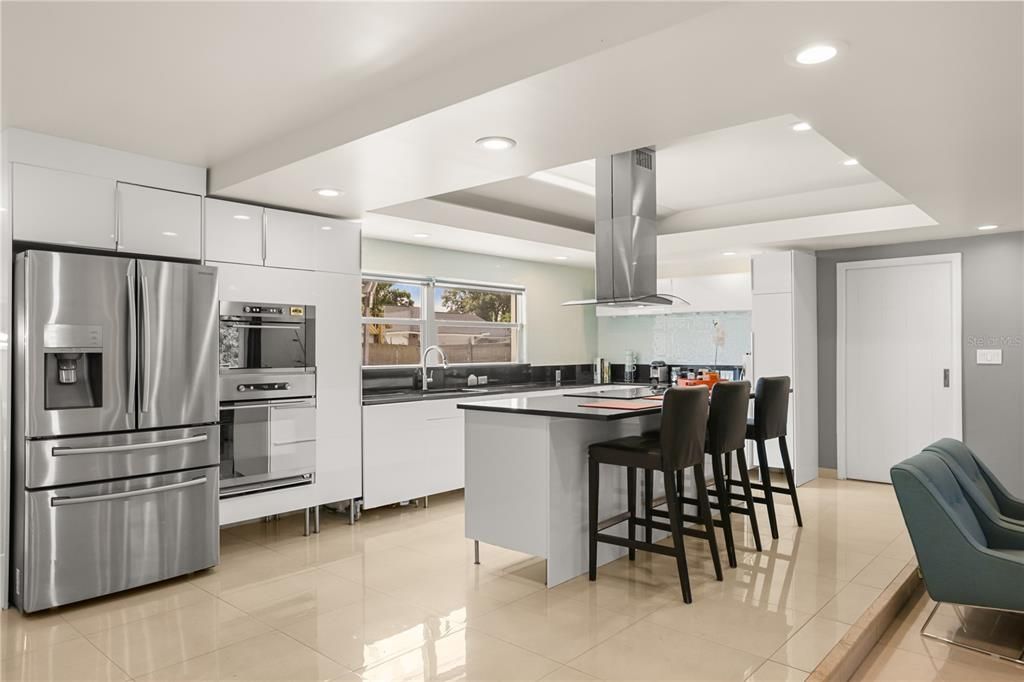 Activo con contrato: $430,000 (3 camas, 3 baños, 2021 Pies cuadrados)