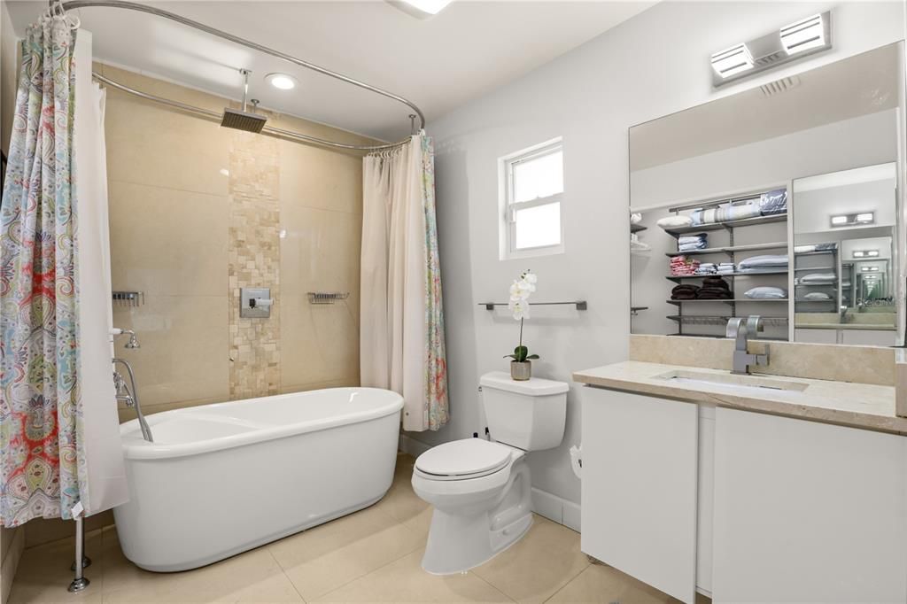 Activo con contrato: $430,000 (3 camas, 3 baños, 2021 Pies cuadrados)