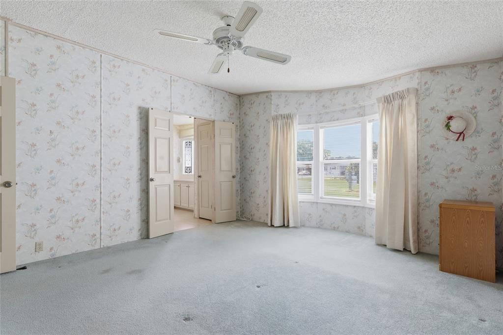 Под контрактом: $199,999 (2 спален, 2 ванн, 1248 Квадратных фут)