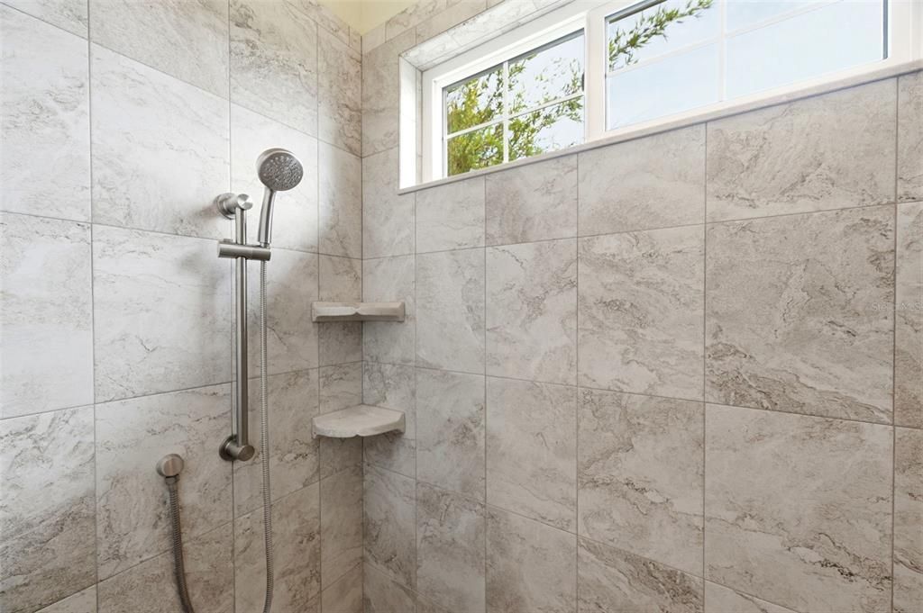 На продажу: $299,900 (1 спален, 1 ванн, 528 Квадратных фут)