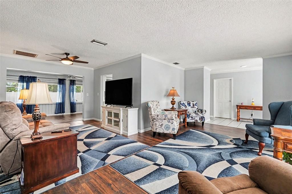 For Sale: $335,000 (3 beds, 2 baths, 2304 Square Feet)