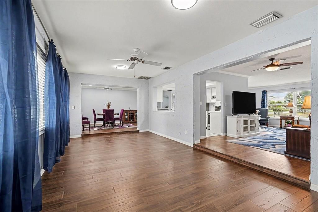 For Sale: $335,000 (3 beds, 2 baths, 2304 Square Feet)