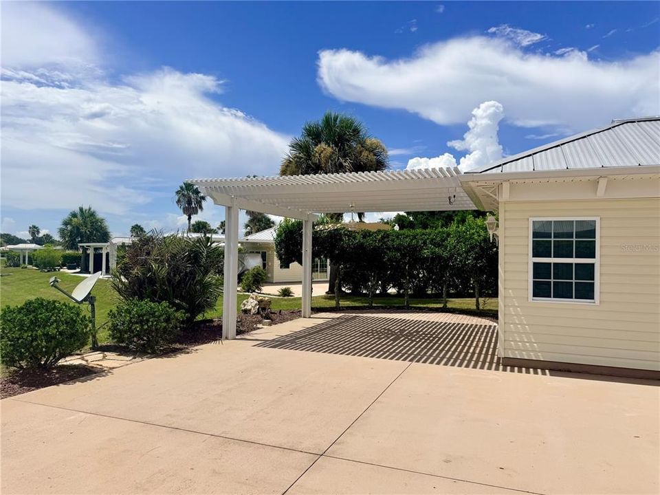 На продажу: $230,000 (0.18 acres)