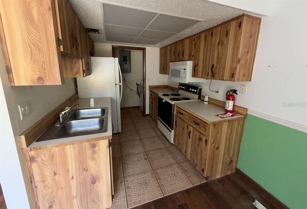 На продажу: $104,900 (2 спален, 1 ванн, 875 Квадратных фут)
