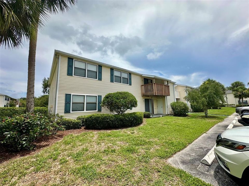 For Rent: $1,450 (2 beds, 2 baths, 915 Square Feet)
