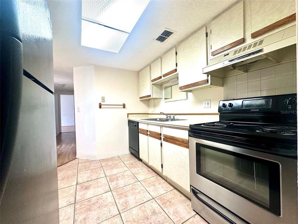 For Rent: $1,450 (2 beds, 2 baths, 915 Square Feet)