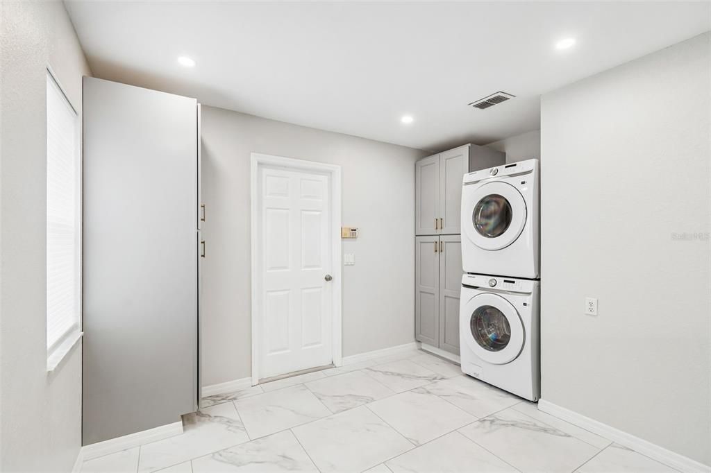 For Sale: $320,000 (2 beds, 2 baths, 1520 Square Feet)