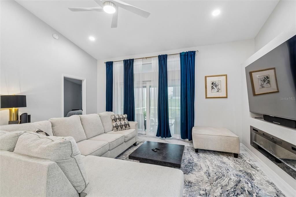 For Sale: $320,000 (2 beds, 2 baths, 1520 Square Feet)