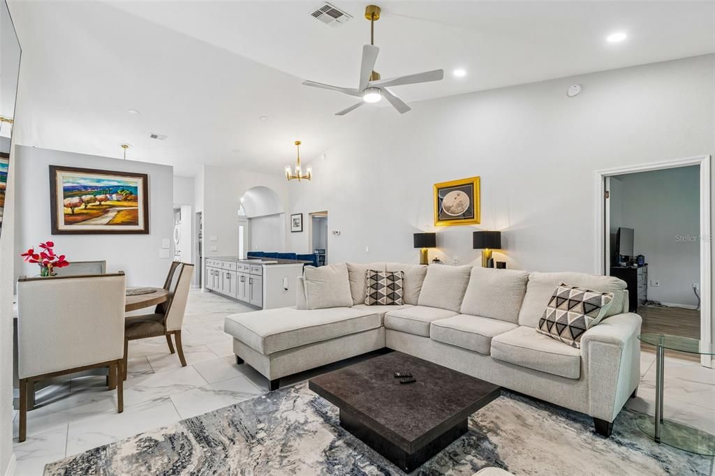 For Sale: $320,000 (2 beds, 2 baths, 1520 Square Feet)
