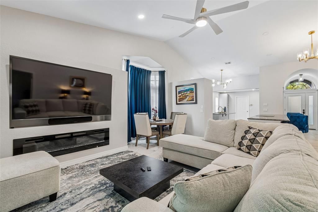 For Sale: $320,000 (2 beds, 2 baths, 1520 Square Feet)