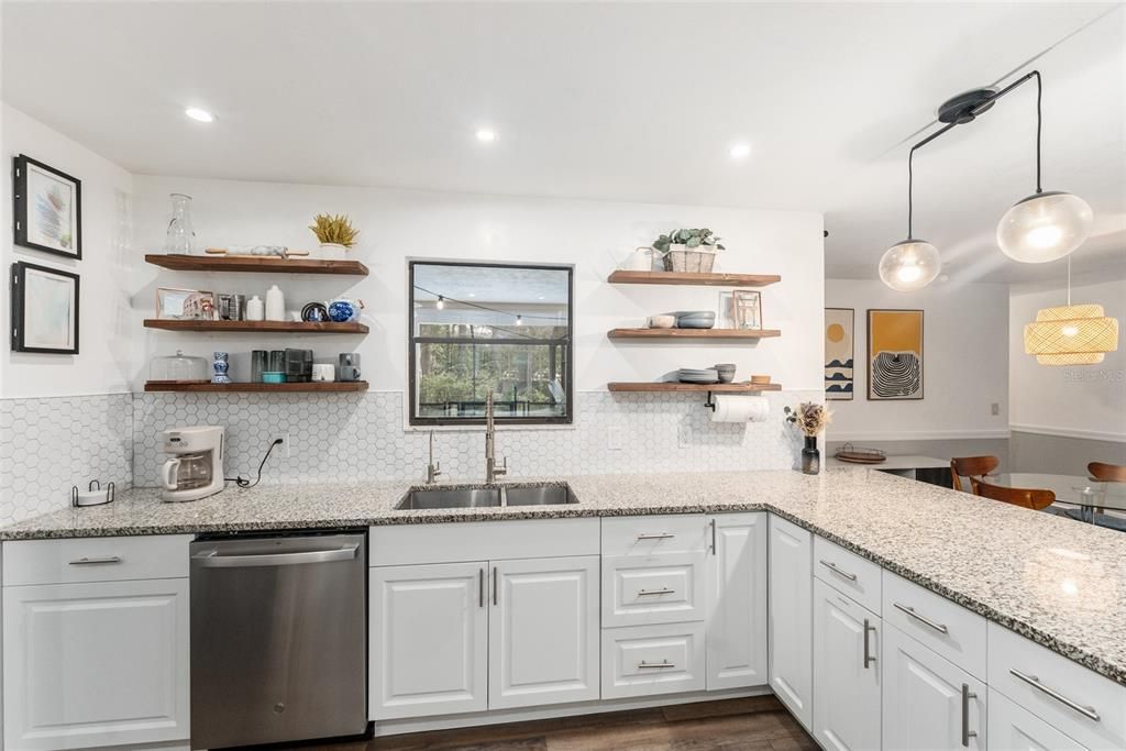 En Venta: $445,000 (4 camas, 2 baños, 2122 Pies cuadrados)
