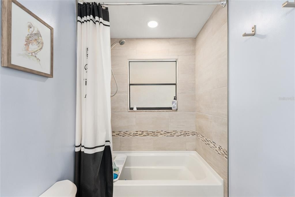 En Venta: $445,000 (4 camas, 2 baños, 2122 Pies cuadrados)