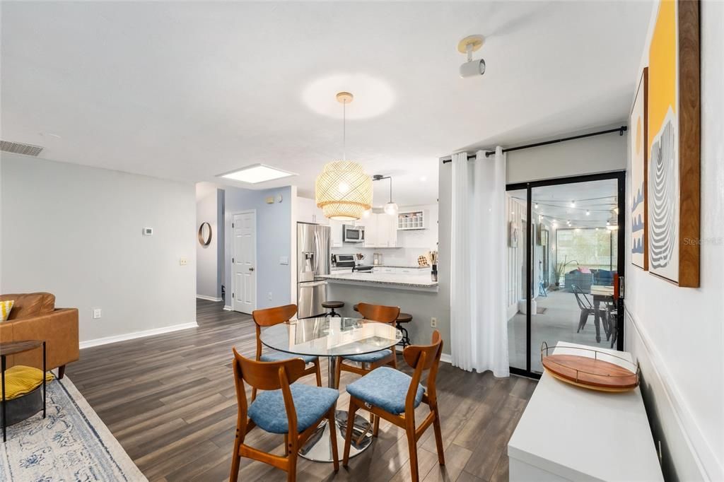 En Venta: $445,000 (4 camas, 2 baños, 2122 Pies cuadrados)