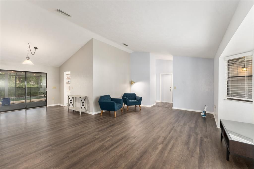 En Venta: $445,000 (4 camas, 2 baños, 2122 Pies cuadrados)