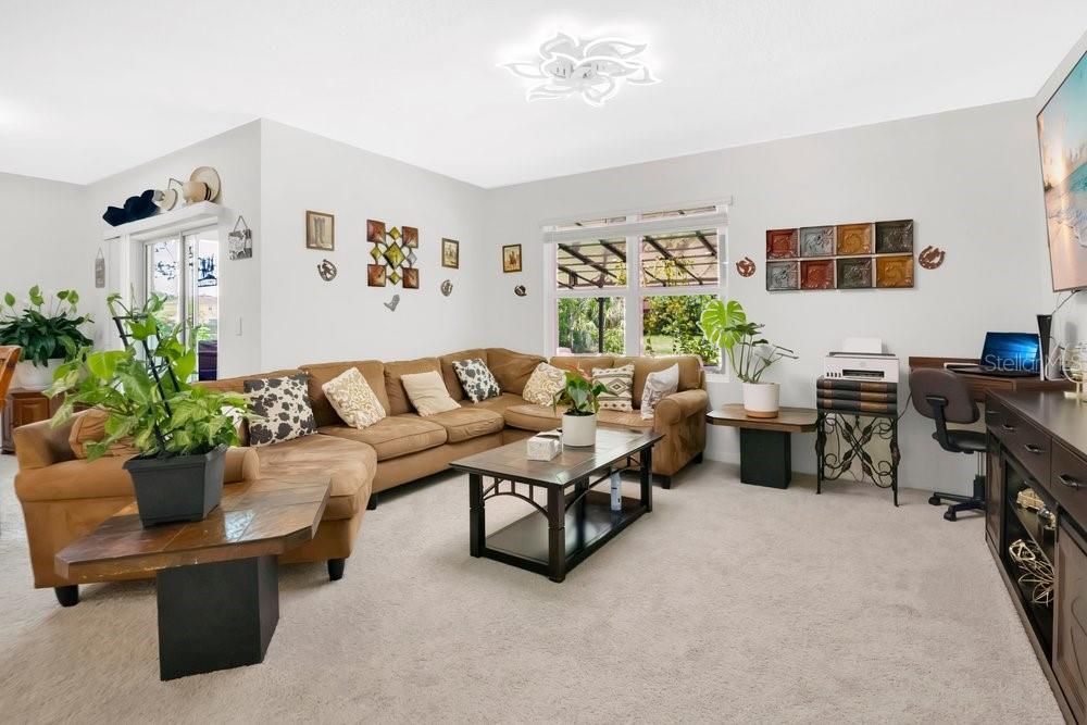 На продажу: $390,000 (4 спален, 2 ванн, 1925 Квадратных фут)