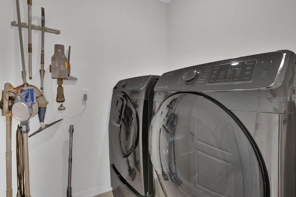 На продажу: $390,000 (4 спален, 2 ванн, 1925 Квадратных фут)