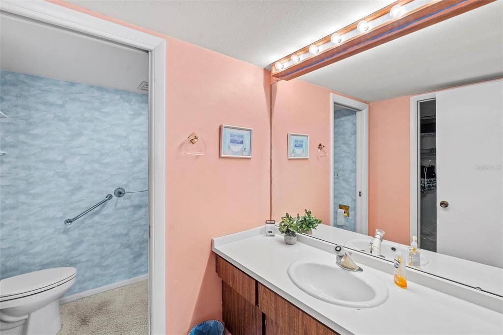 En Venta: $230,000 (2 camas, 2 baños, 1380 Pies cuadrados)