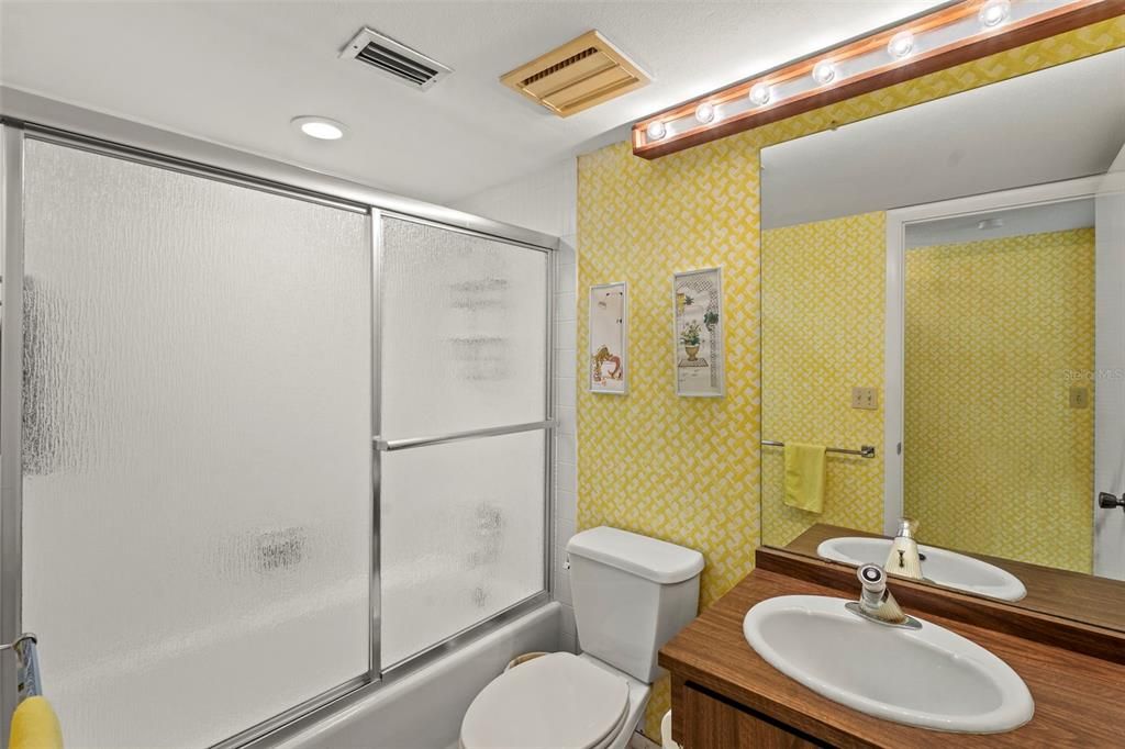 En Venta: $230,000 (2 camas, 2 baños, 1380 Pies cuadrados)