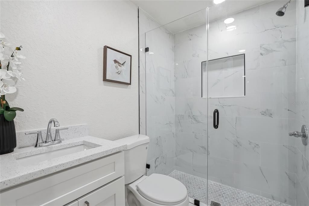 На продажу: $299,900 (3 спален, 2 ванн, 800 Квадратных фут)