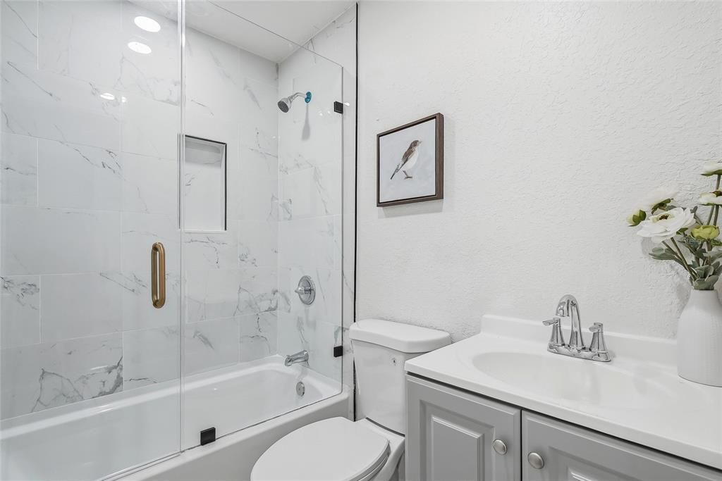 На продажу: $299,900 (3 спален, 2 ванн, 800 Квадратных фут)