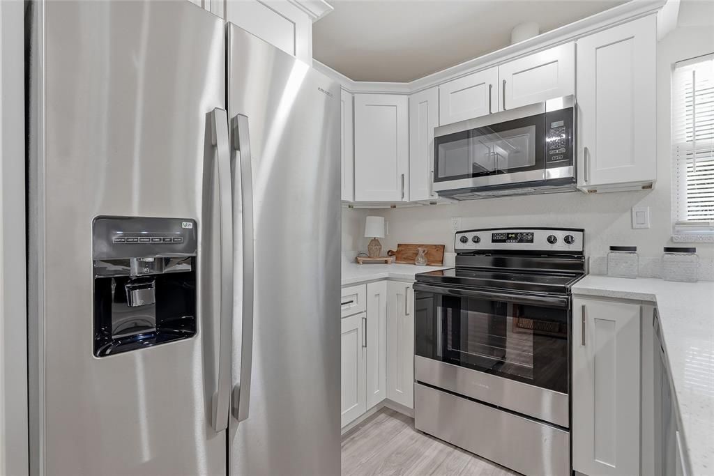 На продажу: $299,900 (3 спален, 2 ванн, 800 Квадратных фут)
