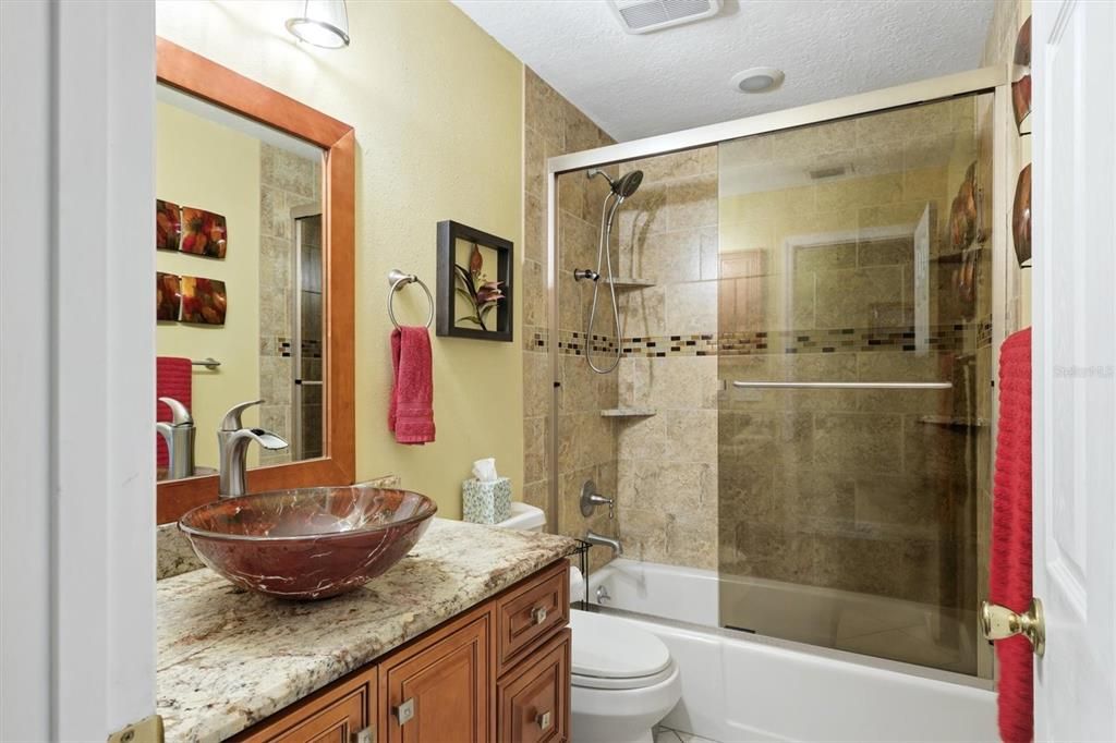 Activo con contrato: $360,000 (3 camas, 2 baños, 1472 Pies cuadrados)