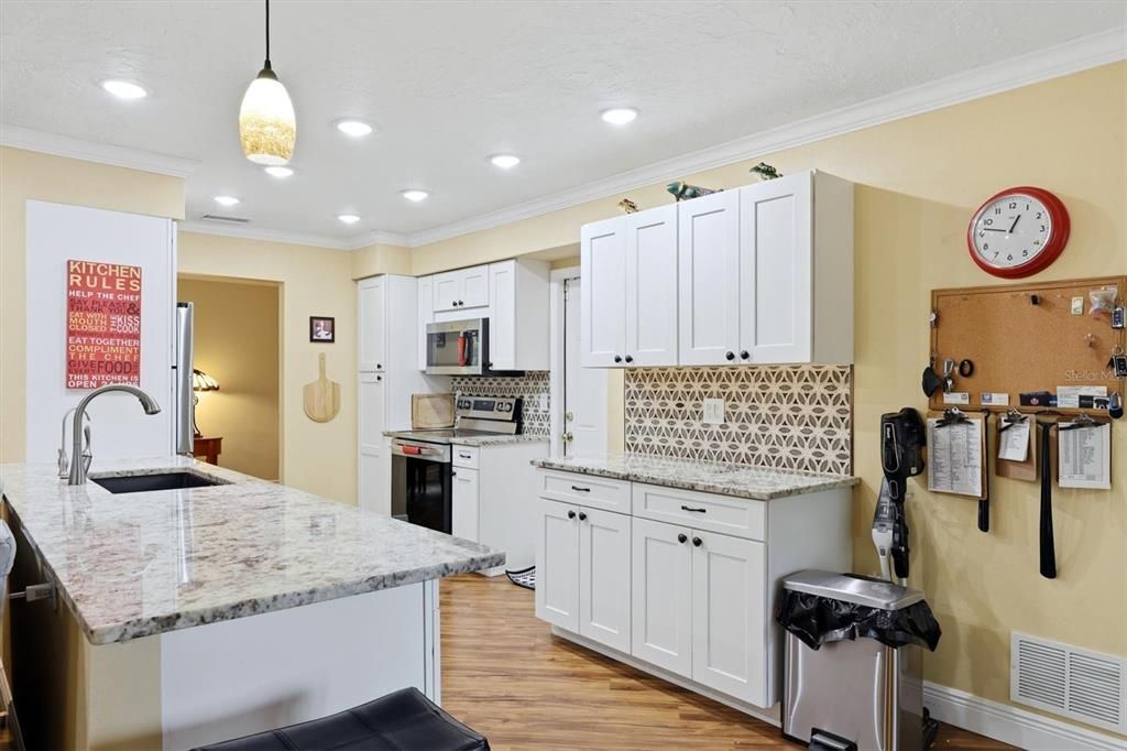 Activo con contrato: $360,000 (3 camas, 2 baños, 1472 Pies cuadrados)