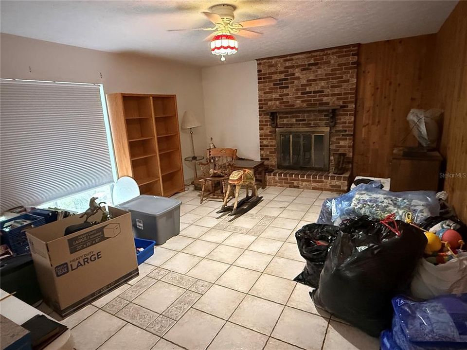 For Sale: $395,000 (3 beds, 2 baths, 1636 Square Feet)